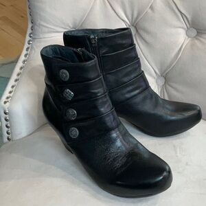 Dansko Black Leather Clogs Size 7 (37)